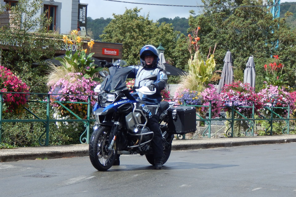 Motorrijbewijspoint Hendrik Ido Ambacht examengarantie AVB en AVD